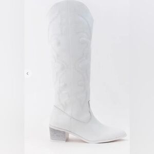 Malena White Cowboy Boots Size 7 Chase +  Chloe